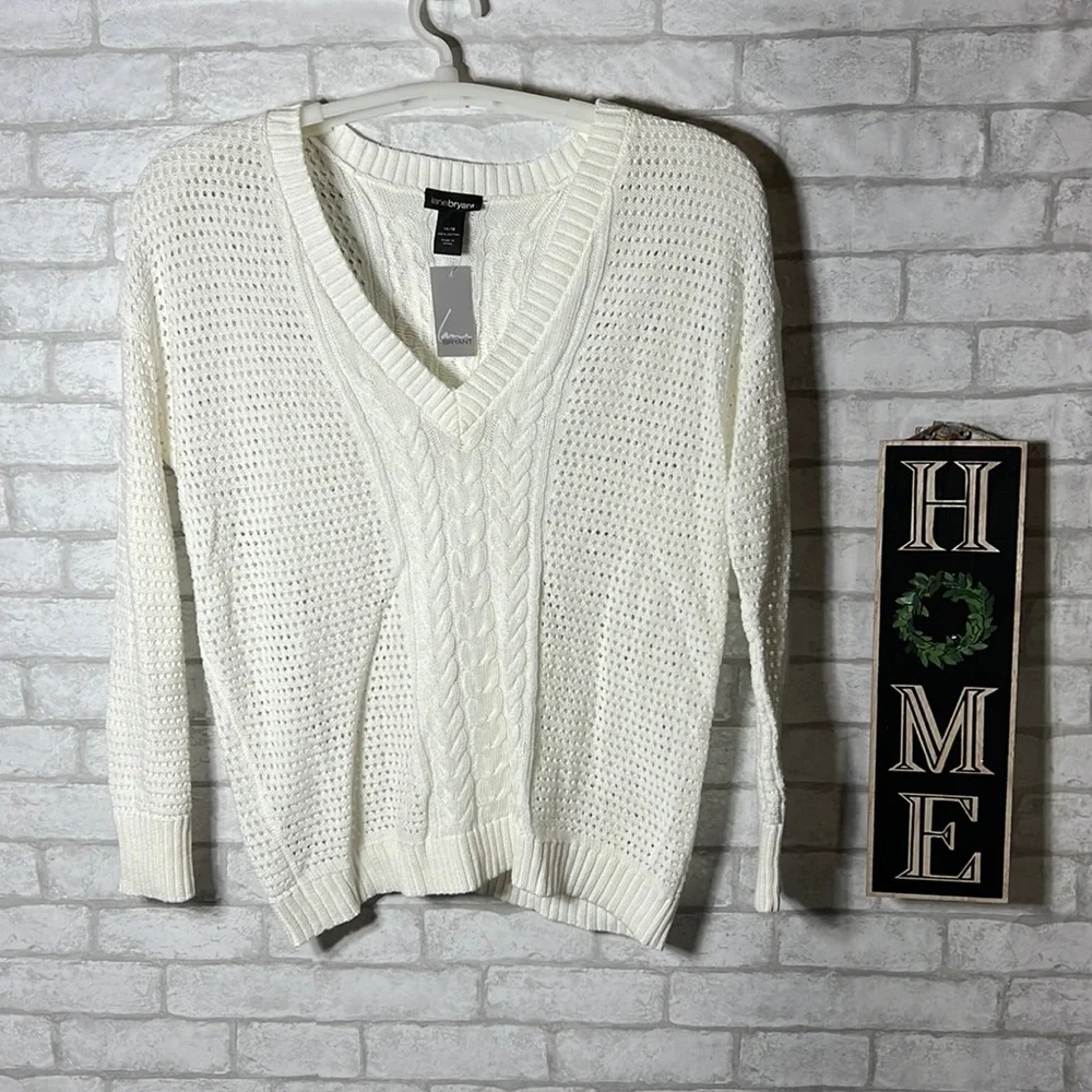 Lane Bryant white cable knit V-neck sweater size 14/16